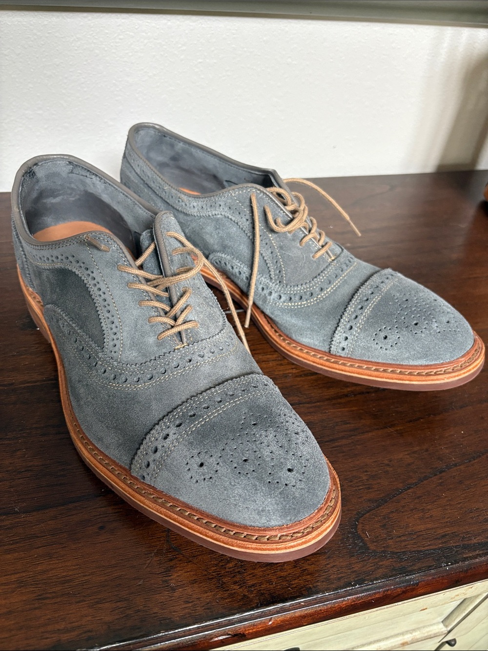 Allen Edmonds Men’s Strandmok Cap-toe Oxford with Dainite Rubber Sole blue suede
